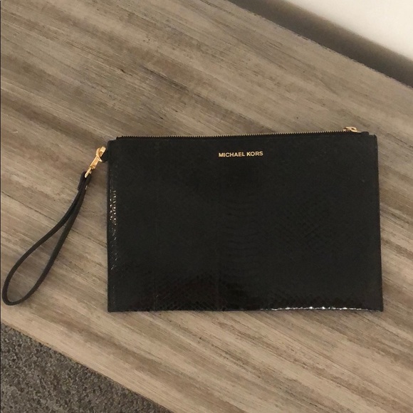 Michael Kors Handbags - Michael Kors clutch Michael Kors Handbags - Michael Kors clutch